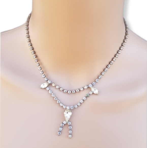 VINTAGE 1940s SILVERTONE CHAIN & DIAMANTE NECKLACE - Picture 1 of 8